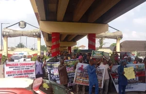 Ibadan Residents Protest Over Extension of Circular Road, Block Roads